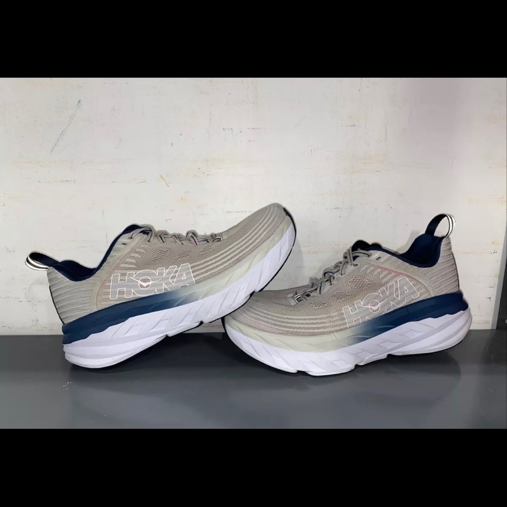 *USED* Women’s Hoka Bondi 6 Size 8B (Medium)